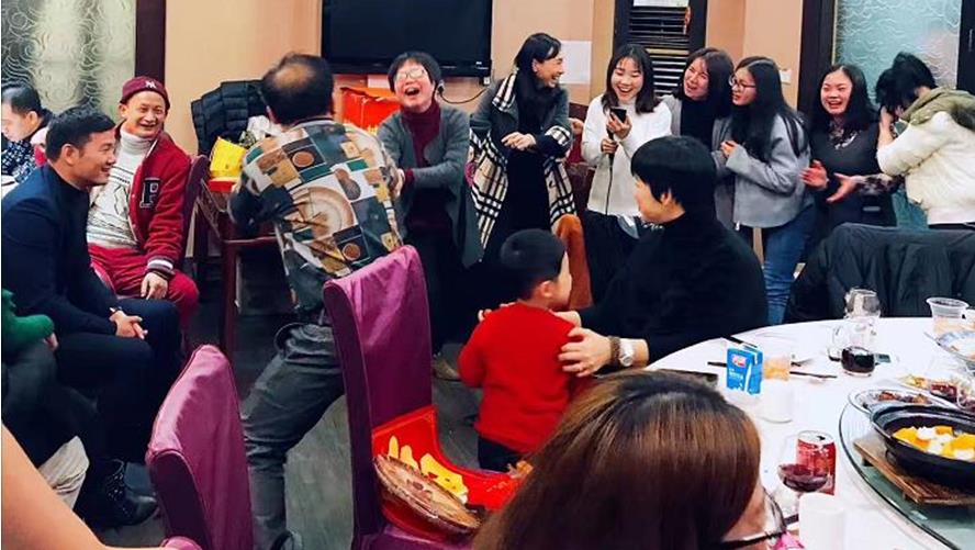 广州乾雍进出口贸易有限公司2017年年会聚餐中