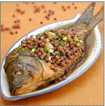 红小豆焖鲫鱼的做法和食疗功效