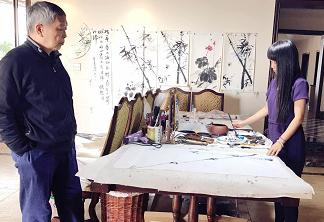 善如以画会友 友人欣赏善如作品